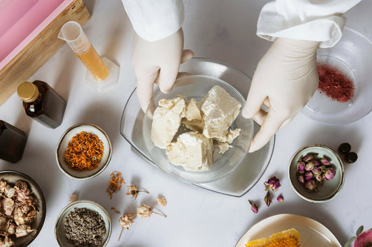 La Alquimia de Onestă: La ciencia detrás de la saponificación en frío